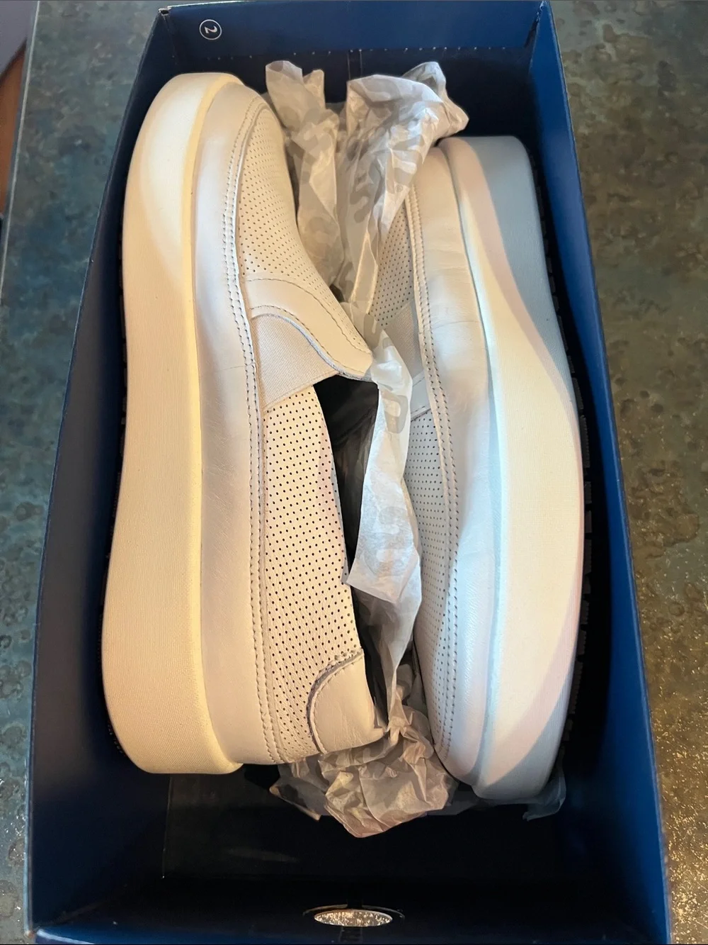 SAS women’s White Perforated Leather Slip-On Loafer sz 9